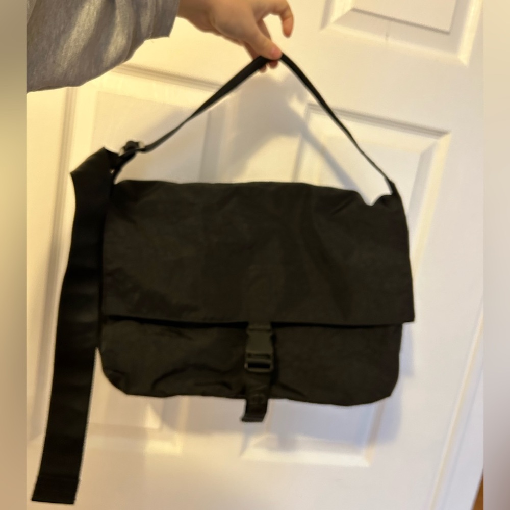 Baggu messenger bag in black
